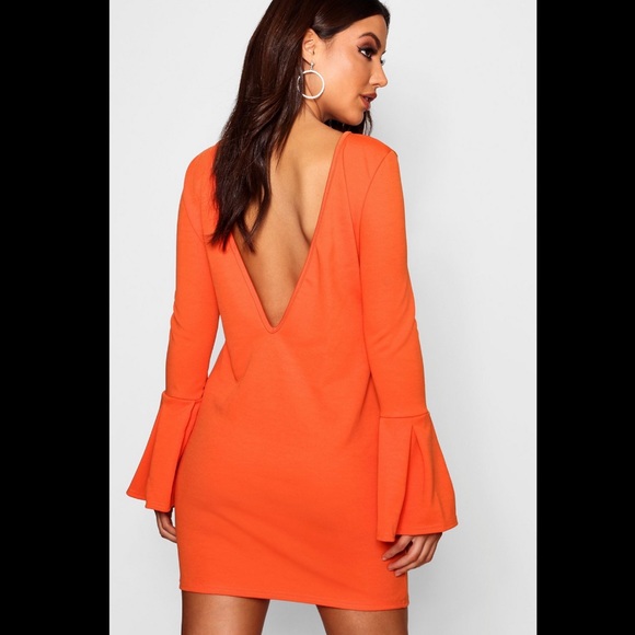 Boohoo Dresses & Skirts - Boohoo Mila Low Back Flute Sleeve Shift Dress